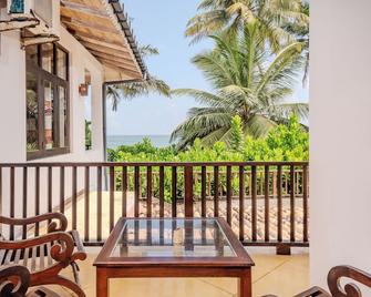 Central Beach Inn - Mirissa - Parveke