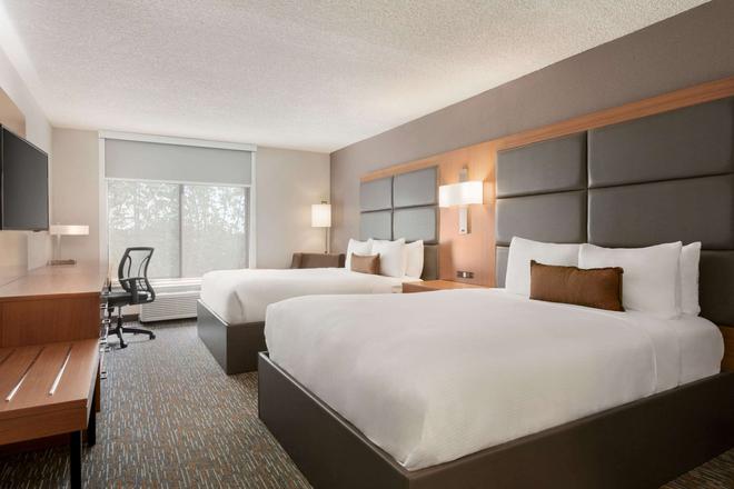 Wingate By Wyndham Cincinnati Blue Ash 83 1 3 8 Cincinnati