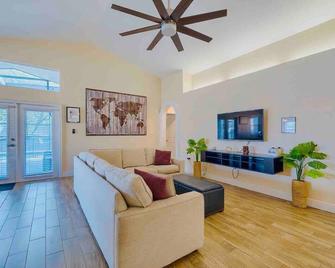 Spacious Home - Heated Led Pool & Ping Pong - Sorrento - Living room