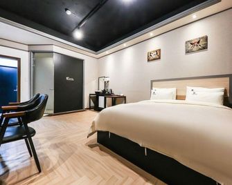 Cheonan K2 Hotel - Cheonan - Habitación