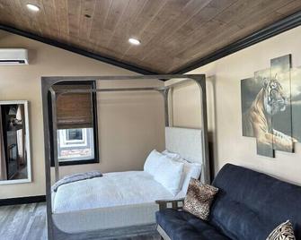 Big Cat Bungalows at The Haven - Tiger 3 - Canastota - Habitación