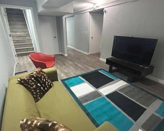 Cute Highlandpark (Lower B Unit) - Calgary - Pokój dzienny