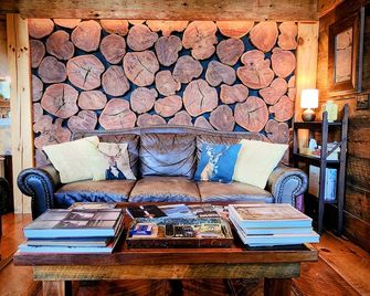 Sunrise Cabin With Mountain View - Marshall - Sala de estar