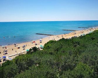 Spacious Apartment Just 200m From the sea - Caorle - Plaża