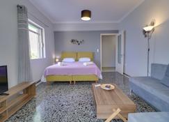 Carpe Diem Apartments By Athens Airport - Markopoulo Mesogaias - Bedroom