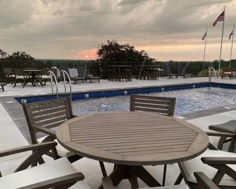 PINEMARK Inn Suites - St Clair - Pool