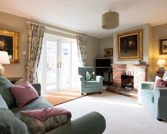 Cosy Cottage in Beautiful South Downs Walk 2 Pub - Chichester - Living room