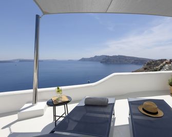 Bluedome Cavehouses by Otium Villas - Oia - Balcony