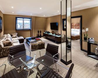 Radisson Blu Hotel, London Leicester Square - formerly Hampshire - London - Living room