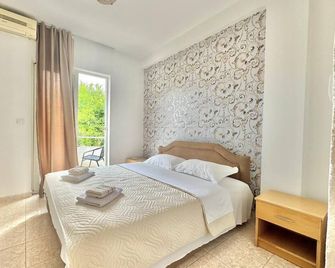 B&M Holiday Rooms - Budva - Bedroom