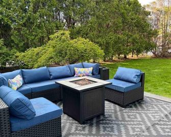 Pittsford Village 5Br. Beauty - Pittsford - Patio