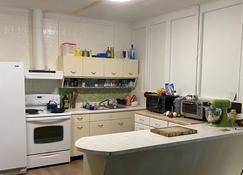 4 Bedroom Home Away From Home- Remodeled 10\/21 - Carlisle - Kitchen