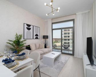 Nasma Luxury Stays - Laya Heights - Dubai - Living room