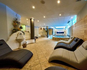 Hotel Cristina - פינצולו - ספא
