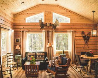 Denali Moose Cabin, Entire Cabin, 2 Private Bedrooms, 3 beds - Healy - Living room