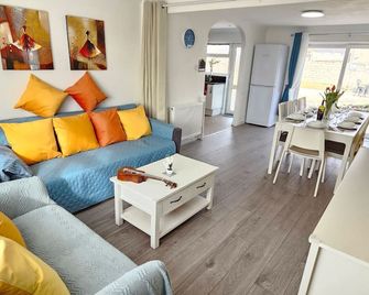 Home from Home near the beach - Port Talbot - Salon