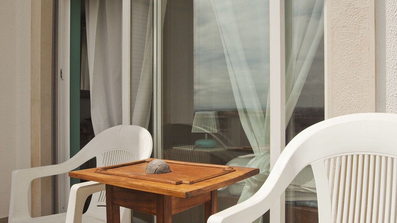 Ericeira Chill Hill Hostel & Private Rooms