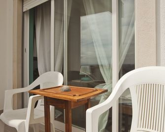 Ericeira Chill Hill Hostel & Private Rooms - Ericeira - Balkong