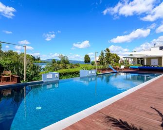 Relax At The Bach - Resort Style Living - Rotorua - Pool