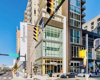 Four-level modern townhome with two grand pianos. - 亞歷山德里亞