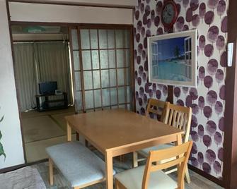 Kurosaki Guesthouse 403 - Kitakyushu - Dining room