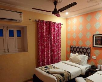 Tara Guest House - Varanasi - Bedroom