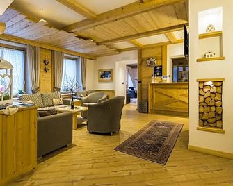 Al Bivio - Hotel & Apartments - Imer