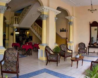 Islazul Hotel Libertad - Santiago de Cuba - Patio