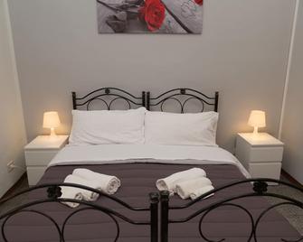 B&B Tra L'Etna e il Mare - Catania - Camera da letto