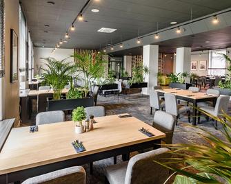 هوتل آي أوه آر - بوزنان - مطعم