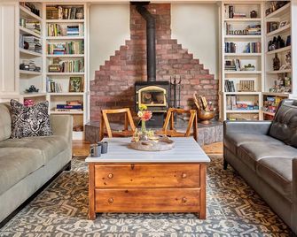 Goldberry Woods Estate on 30 acres with Farm/Kayaks/Trails/Pool/Beach- Sleeps 50 - Union Pier - Living room