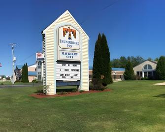 Thunderbird Inn of Mackinaw City - מקינאו סיטי - בניין