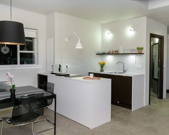 Freyja Guesthouse & Suites - Reykjavik - Kitchen