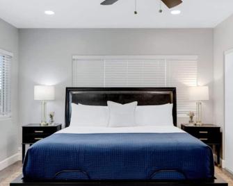 Private Casa Min Downtown Beaches Freeways - San Diego - Bedroom