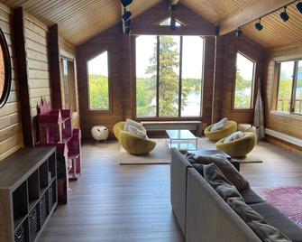 Large luxurious lakefront home with water toys & mountain view - Anchorage - Sala de estar