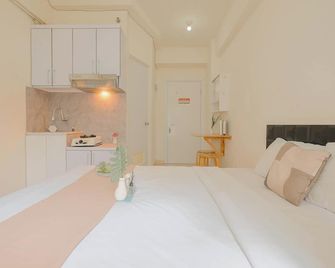 Cozy Studio with Direct Access to Mall at Green Pramuka Apartment - Yakarta - Habitación