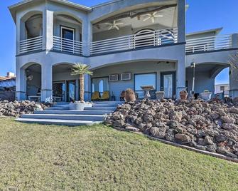 Spacious Parker House on the Colorado River! - Parker - Budova