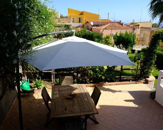 B&B L'Antico Borgo - Milazzo - Patio