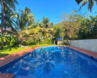 Jungle Hut-Annabelles Beach Apartments at Bernard Simao Calangute - Candolim - Pool