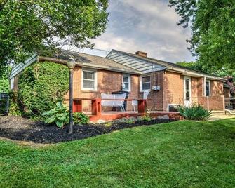 Renovated 2 BR home close to Lancaster attractions - Lancaster - Building