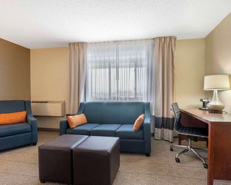Comfort Inn & Suites Indianapolis Northwest - College Park - Indianapolis - Living room