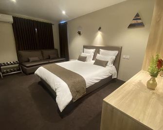 Fly Inn Madagascar Hotel - Navette Gratuite H24 - À 300m De L'aéroport International Ivato-Antananarivo - Antananarivo - Soverom