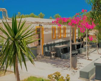 Santorini Camping & Hostel - Fira