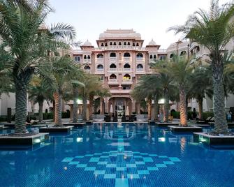 Maison Privee - Luxury Apt in Grandeur on Palm Jumeirah - Dubai - Pool