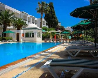 Hotel Emira - Hammamet - Pool