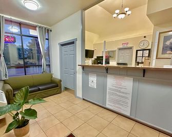 Best Motel - Shoreline - Front desk