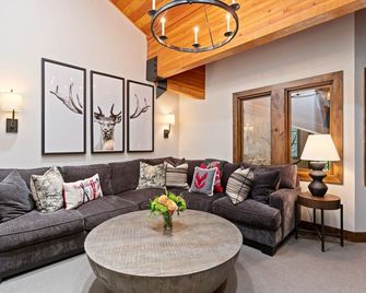 Stag Lodge at Deer Valley Resort - Three Bedroom Residence with Loft and Spa #14 3 Condo - Park City - Living room