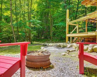 Solar-Powered Brandon Studio Cabin Hiking Access - Brandon - Patio