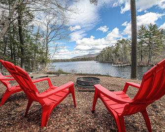 Private home with beach in a secluded cove all to yourself. - Moultonborough - Patio