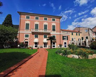 Albergo Madri Pie - Noli - Building